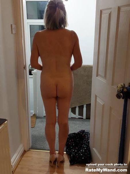 She asks: does her bum look big? - Rate My Wand